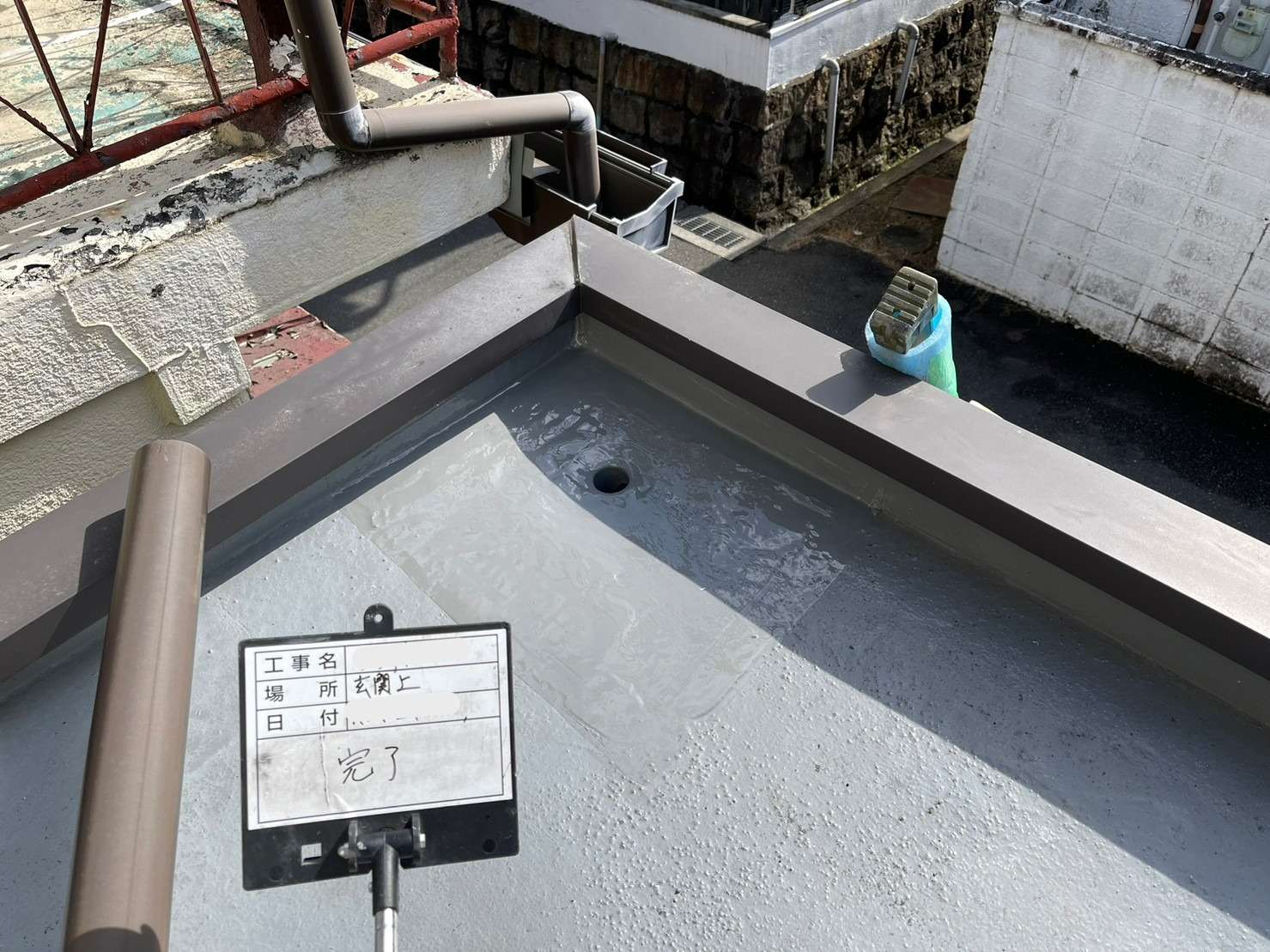 雨漏り修理 排水ドレン部のウレタン防水と改修ドレンで補強