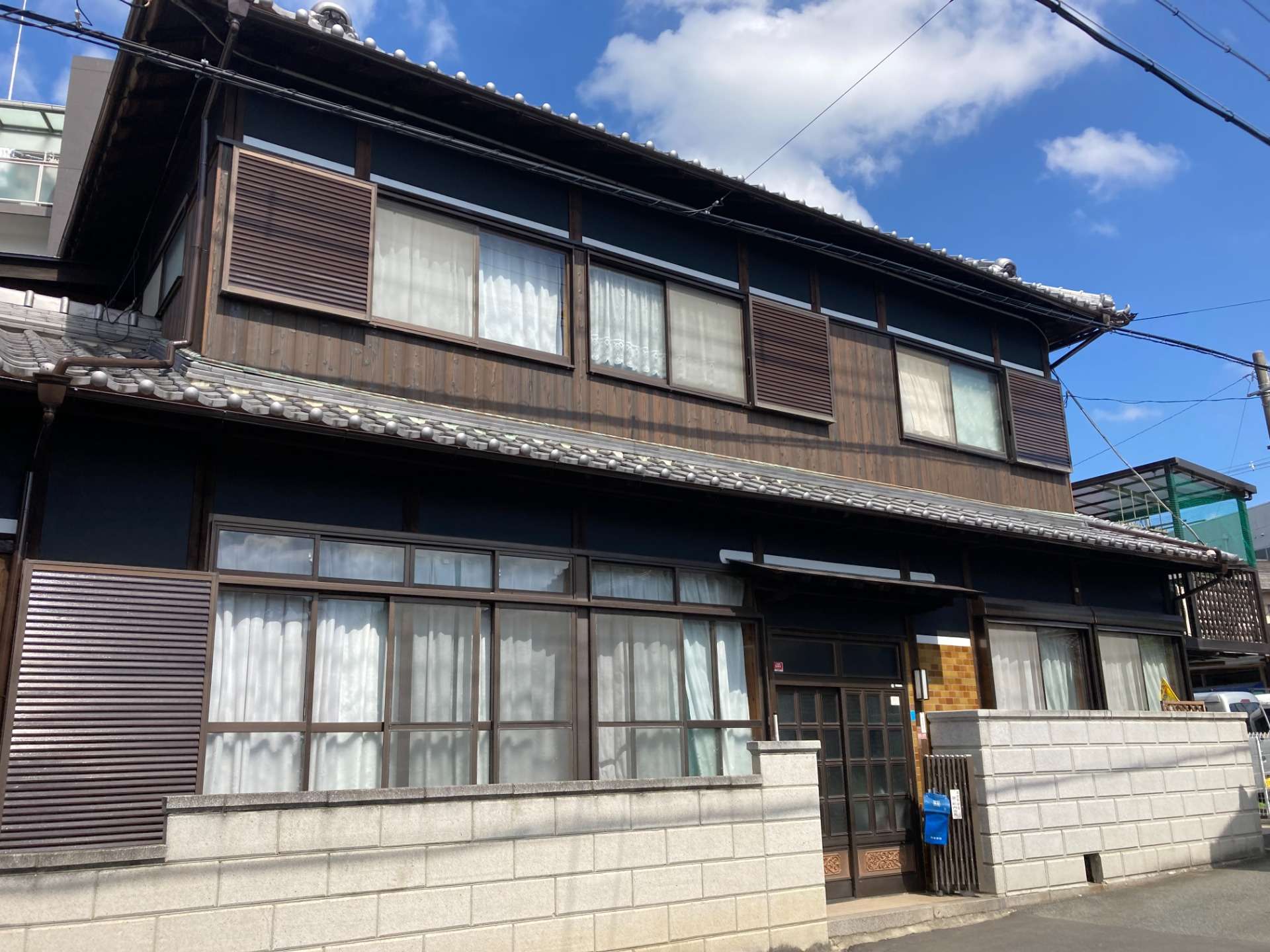 外壁杉板貼替＋外壁塗装　　
