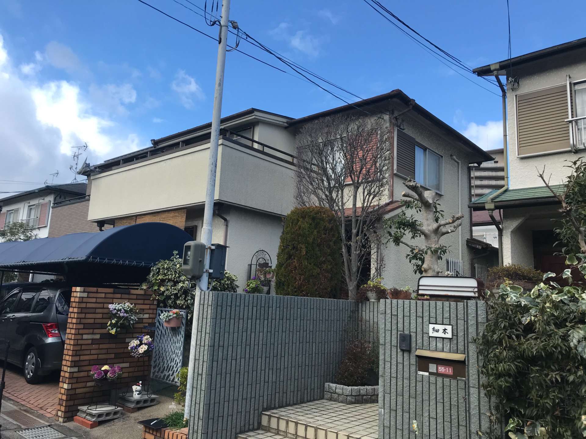 屋根葺き替え工事＋外壁塗装　¥2560000