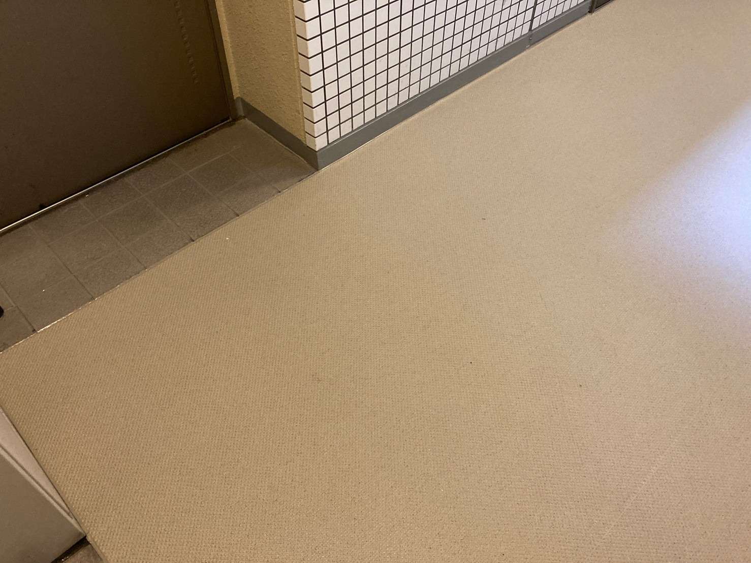 マンション屋内廊下、長尺シート防水工事